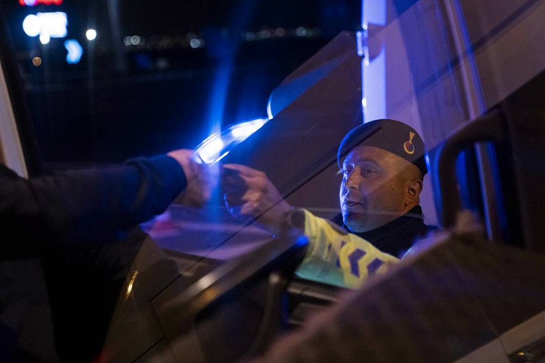 Modern radar sistemleri otoyollarda uçanı kaçanı anında tespit ediyor! 4 kademeli lazerlerle sürekli tarama yapılıyor 25